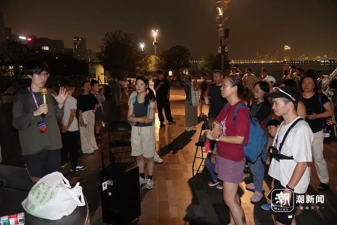 钱塘江现震撼月亮潮