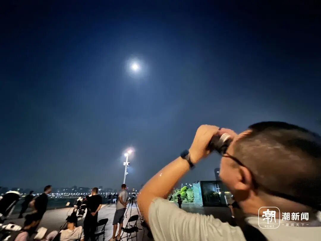 钱塘江现震撼月亮潮