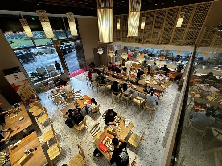 义乌“箱包女王”，昔日资产数亿，破产后卖包子还债