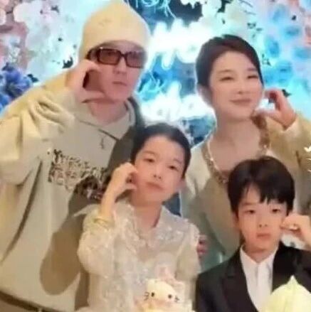 王栎鑫吴雅婷同框为10岁女儿庆生,写长信向女儿坦白“已离婚”:即便分开,爱不会变