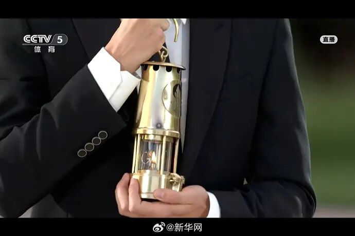 孫穎莎代表亞洲，吹滅奧運圣火！閉幕式這些瞬間刷屏