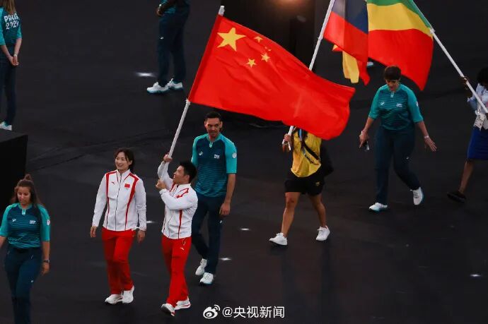 孫穎莎代表亞洲，吹滅奧運圣火！閉幕式這些瞬間刷屏