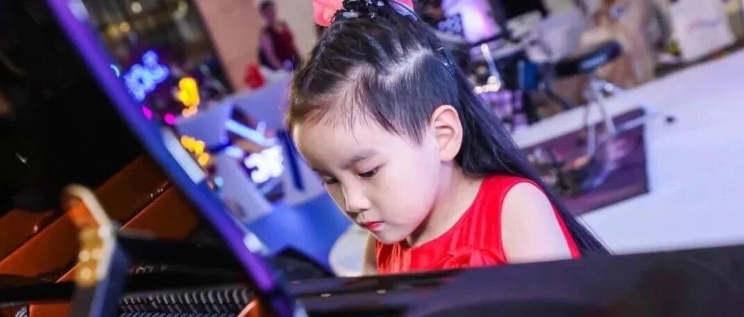 耳朵听不见，4岁却能和郎朗同台！她的妈妈做对了什么？