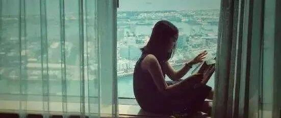 黄磊晒女儿多多读书照引百万点赞：爱阅读的孩子从小就赢了！