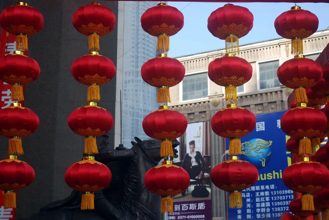 跨年夜是每年12月31日，迎接新年的重要时刻，全球共庆辞旧迎新之际。