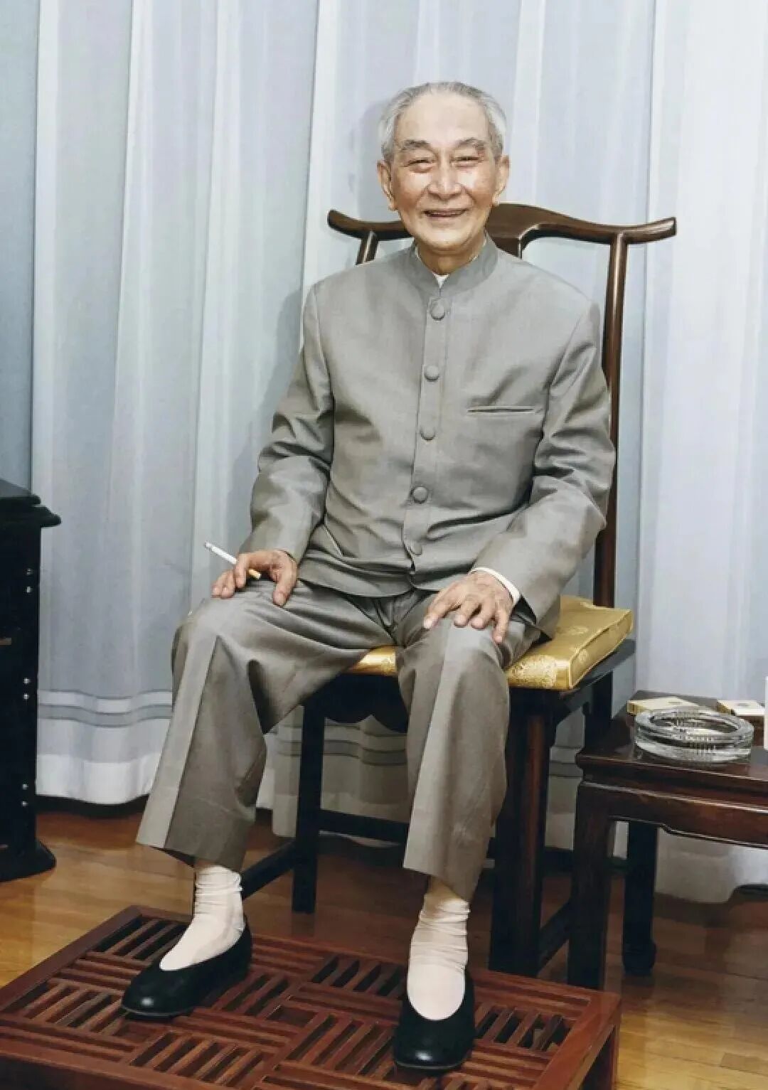 为什么不能抖腿?国学大师南怀瑾:赶紧戒掉,否则会倒霉