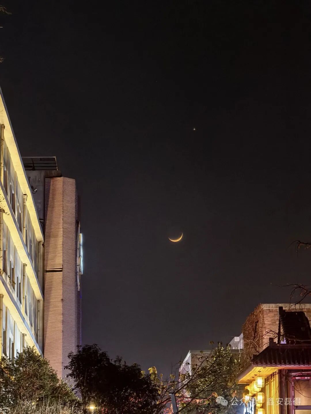 果同学问答：月亮旁边那颗最亮的星星叫什么？每日天文小知识第033期为你揭秘