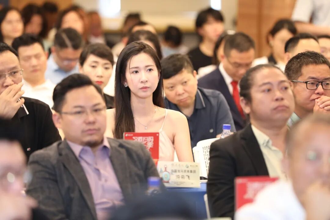 河南省精英传媒运营有限公司董事长李冰;广东省促进会企业品牌建设