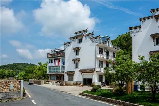 万典律师告诉你：2021年没有宅基地的农民怎么办？宅基地可以转让吗？