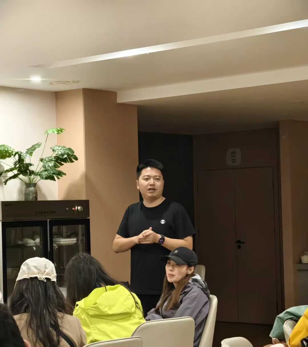 徐浩讲话.jpg