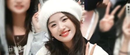 卢昱晓回应跪下和粉丝合照