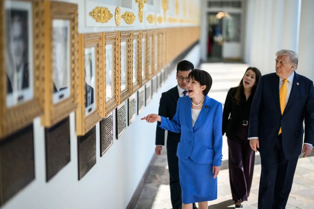 President Donald J. Trump walks on the West Colonnade with Japanese Prime Minister Sanae Takaichi to the Oval Office, Thursday, March 19, 2026. (Official White House Photo by Daniel Torok)