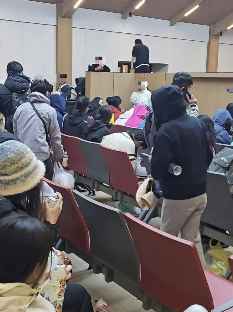 游客发帖称被滞留在玉龙雪山。