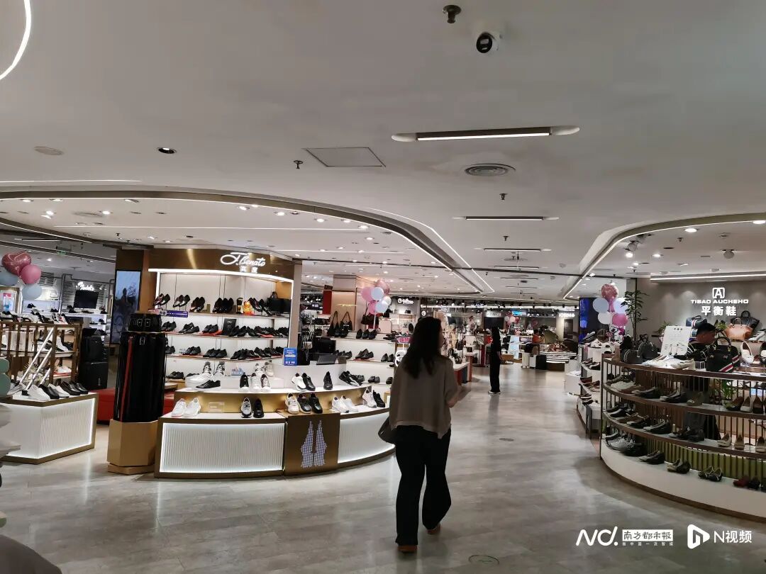 除电器馆和精品超市外，天河城百货其余业态区域正常营业。
