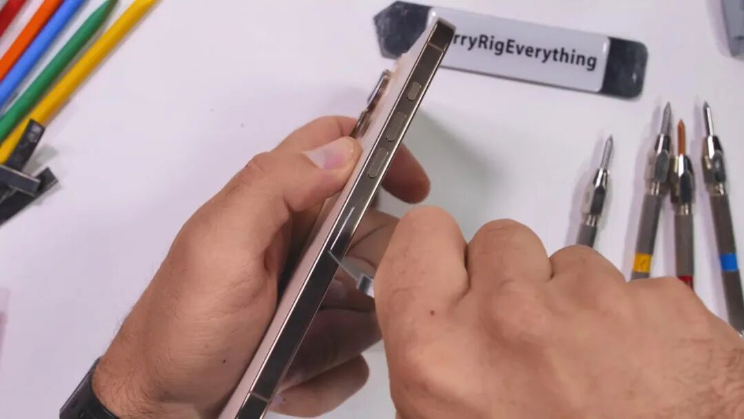 iPhone16ProMax耐用测试：把全体果粉都看傻了！