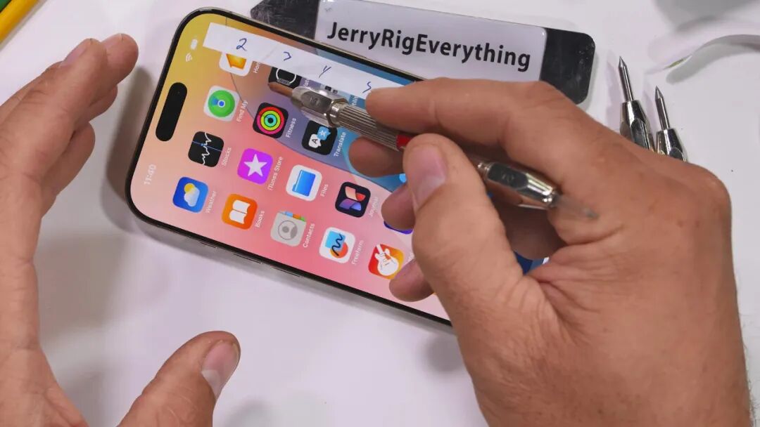 iPhone16ProMax耐用测试：把全体果粉都看傻了！