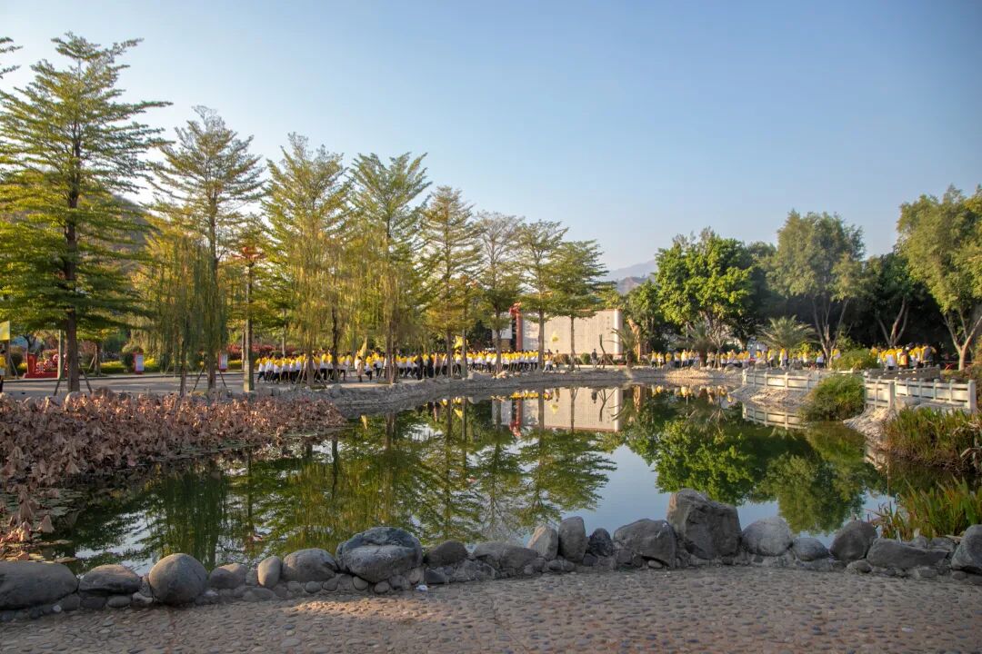 学校精神：自动自发 自强不息.jpg