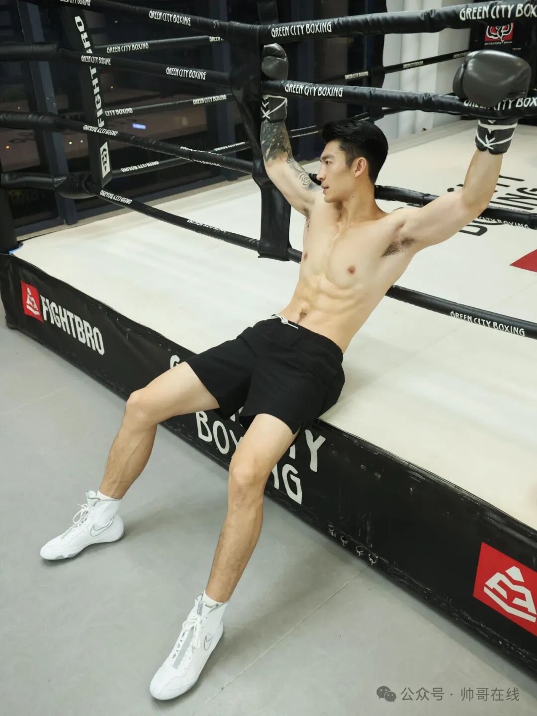 拳击场上的肌肉奶爸，完美型男气质！