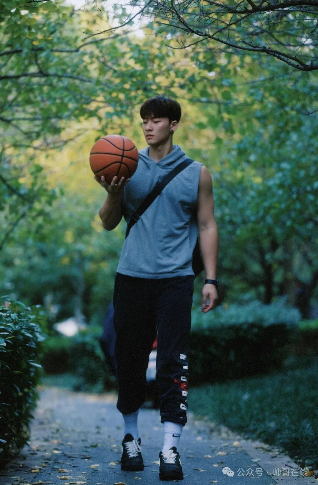 185CM肌肉男大体育生，刚满20的帅弟弟！