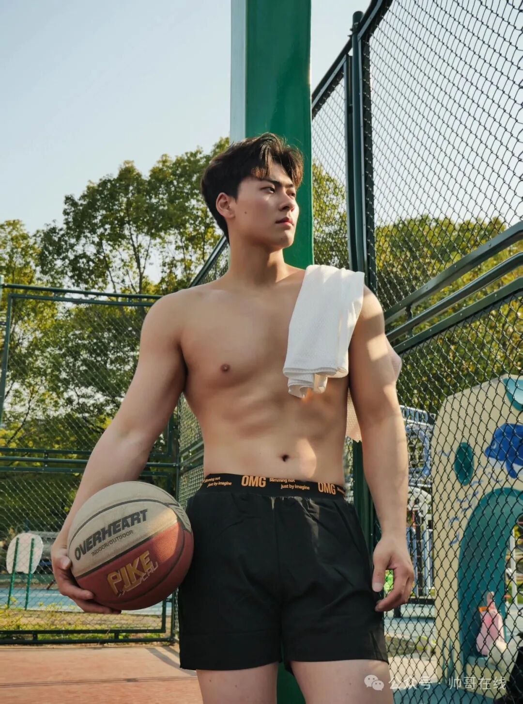 185CM肌肉男大体育生，刚满20的帅弟弟！
