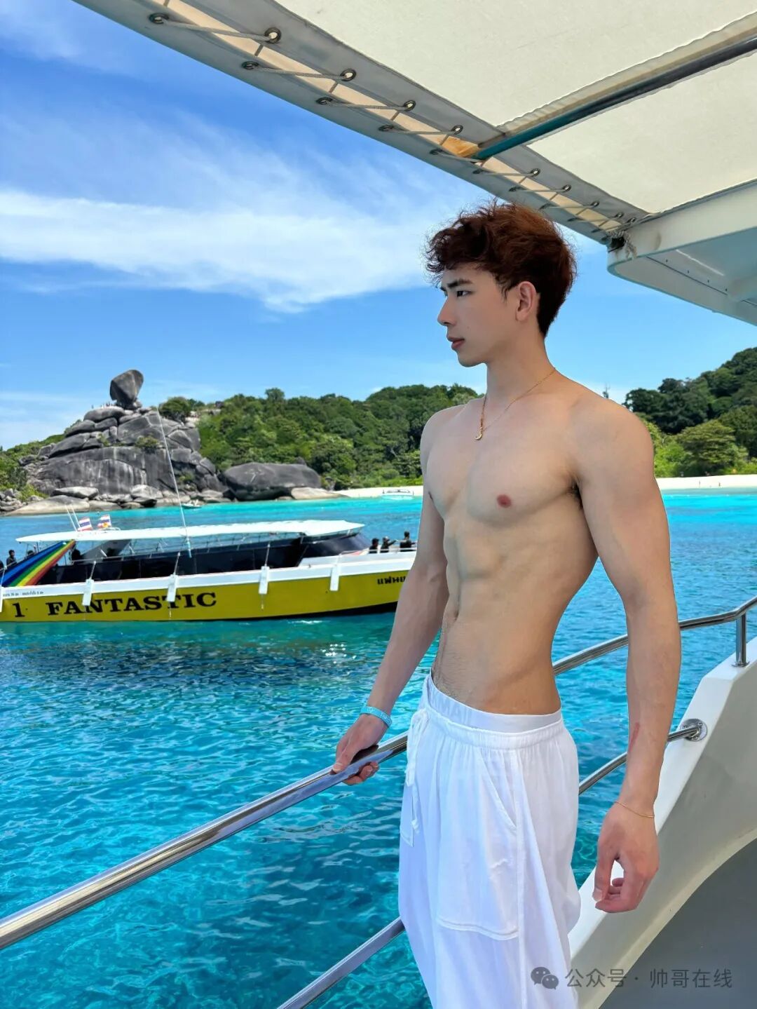 海边薄肌运动小帅哥，小肌肉线条绝绝子啊！