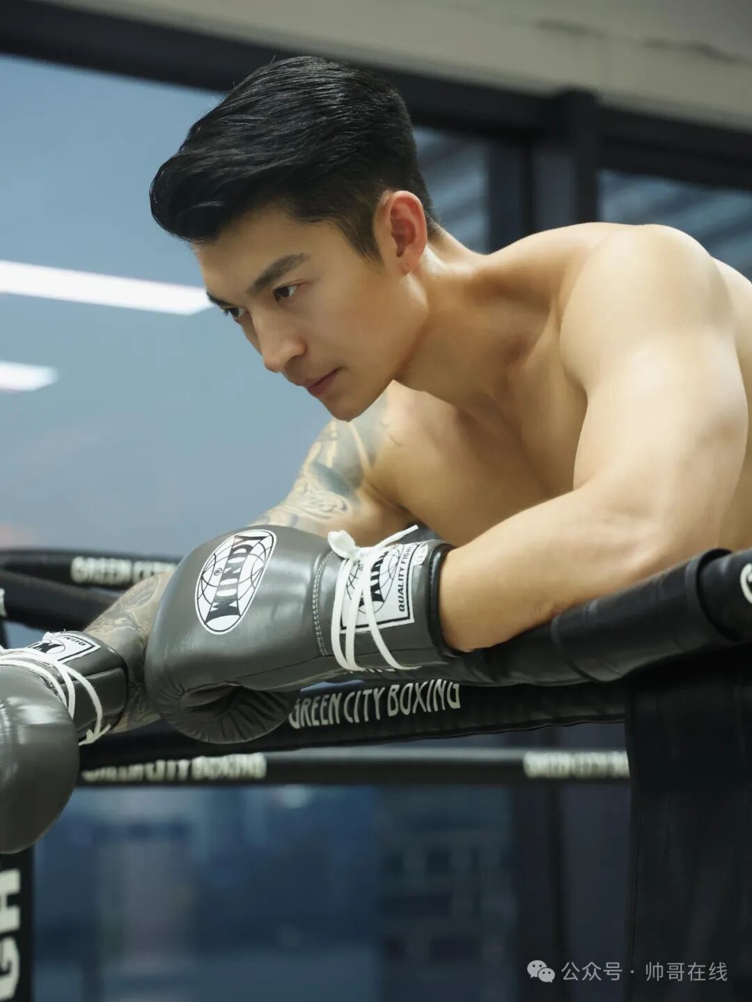 拳击场上的肌肉奶爸，完美型男气质！