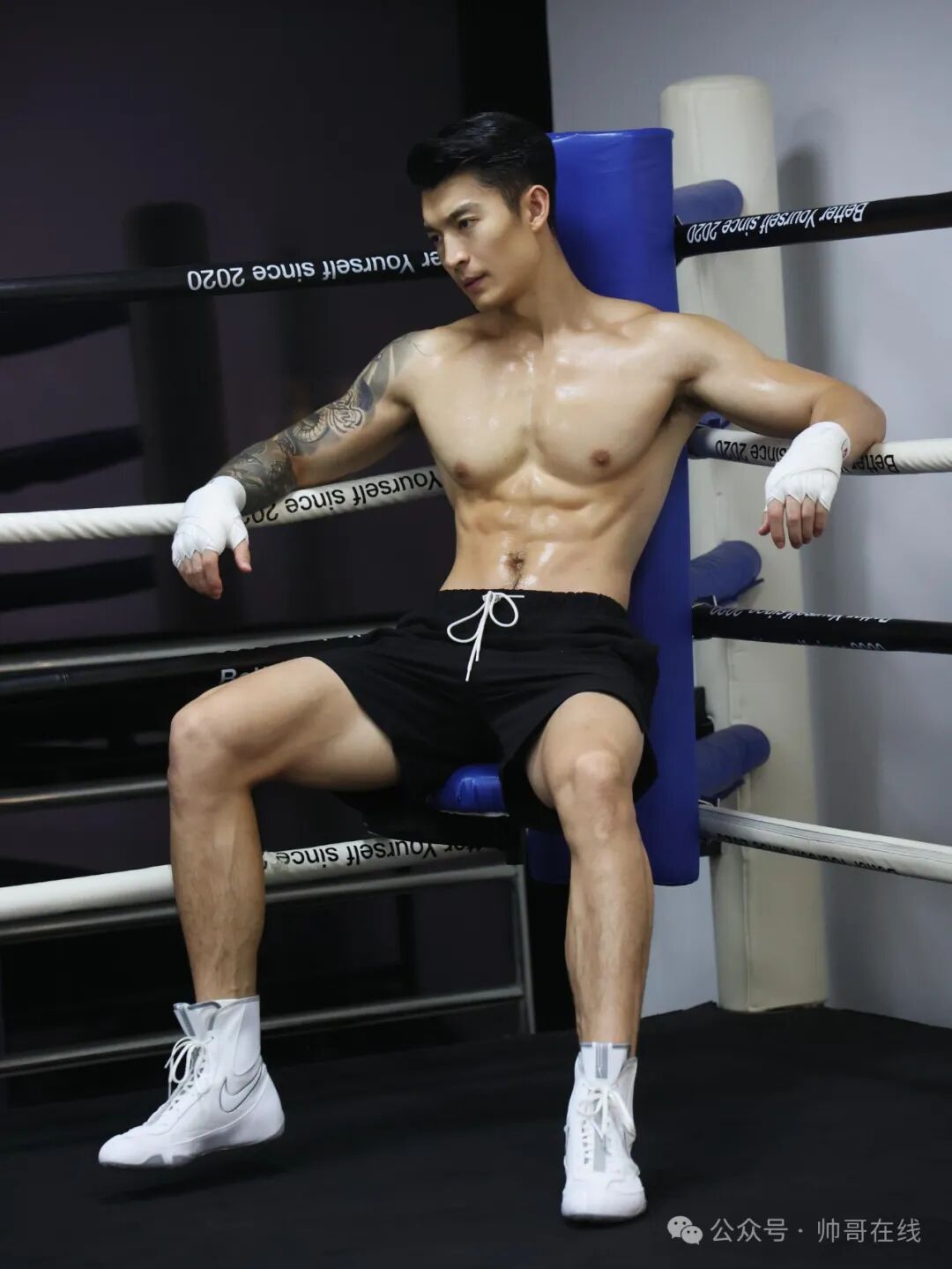 拳击场上的肌肉奶爸，完美型男气质！