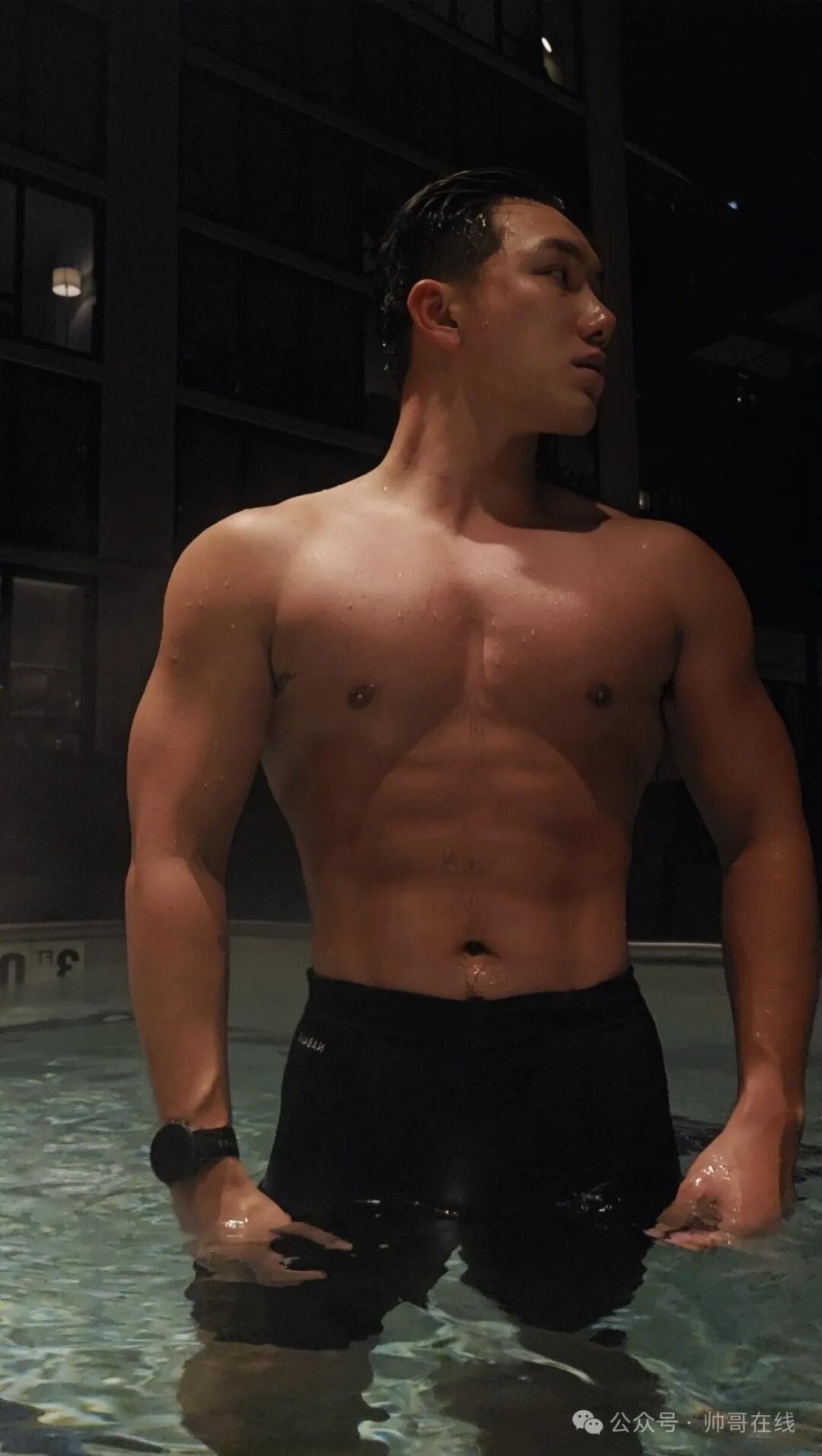 190CM长腿肌肉健身帅哥，这长相太对味了!