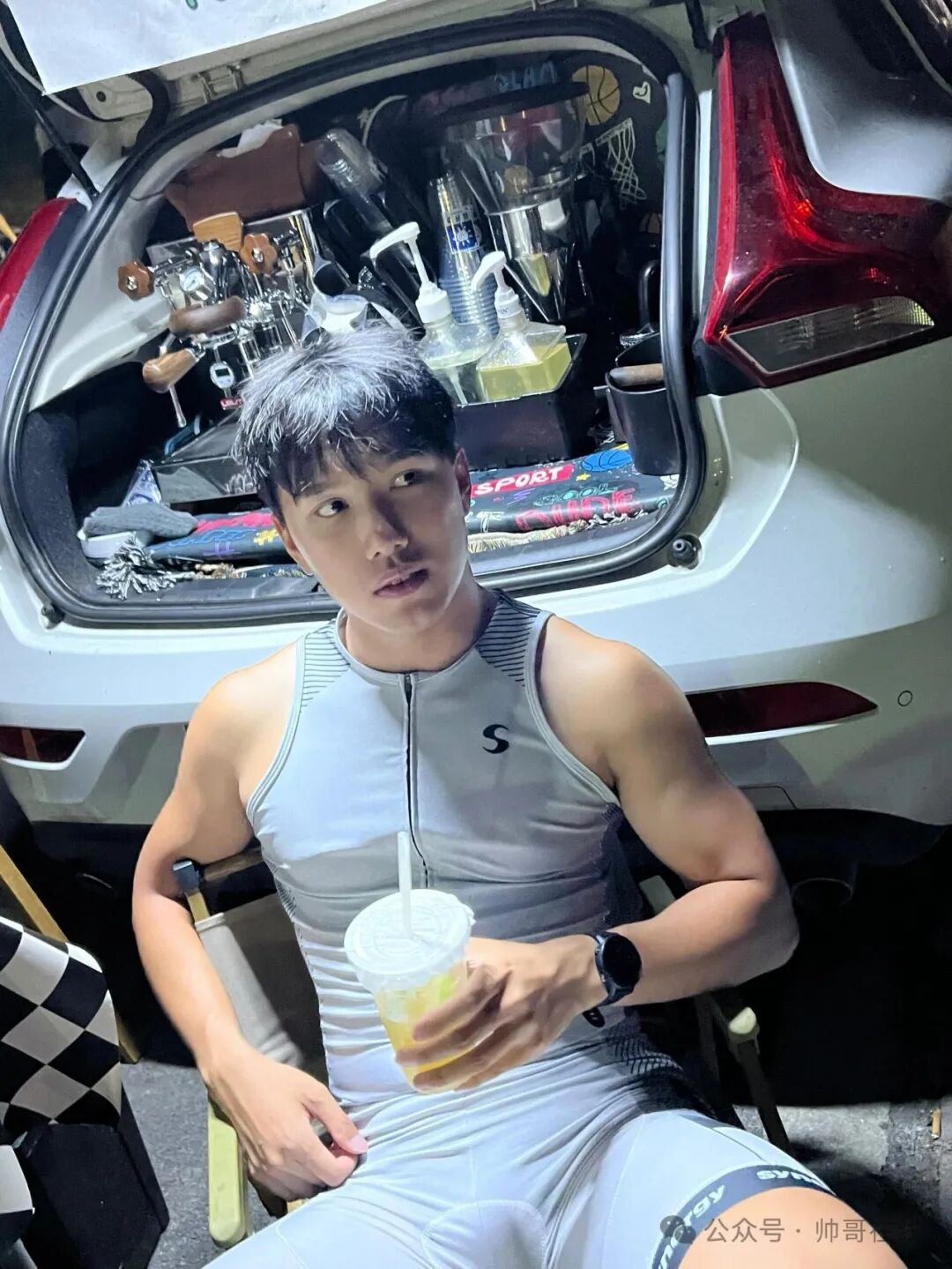 190CM长腿肌肉健身帅哥，这长相太对味了!