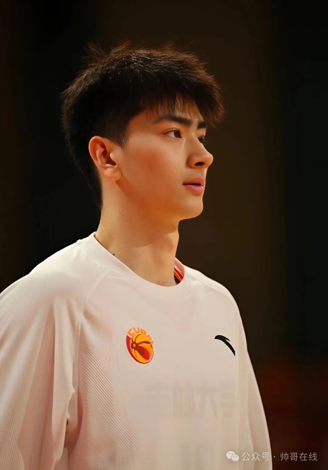 爆火出圈的吉大16号篮球体育生，帅的没边了！