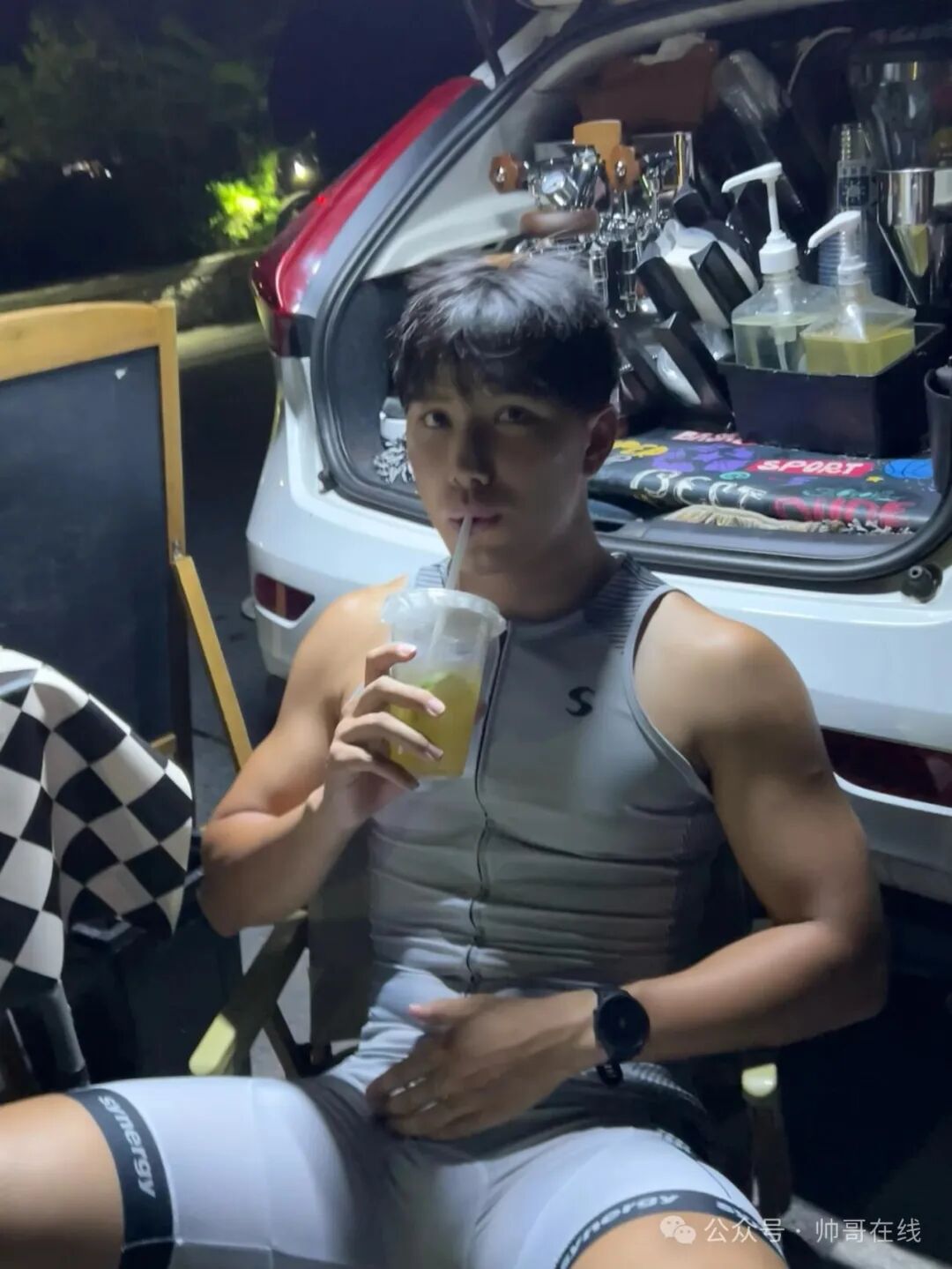 190CM长腿肌肉健身帅哥，这长相太对味了!