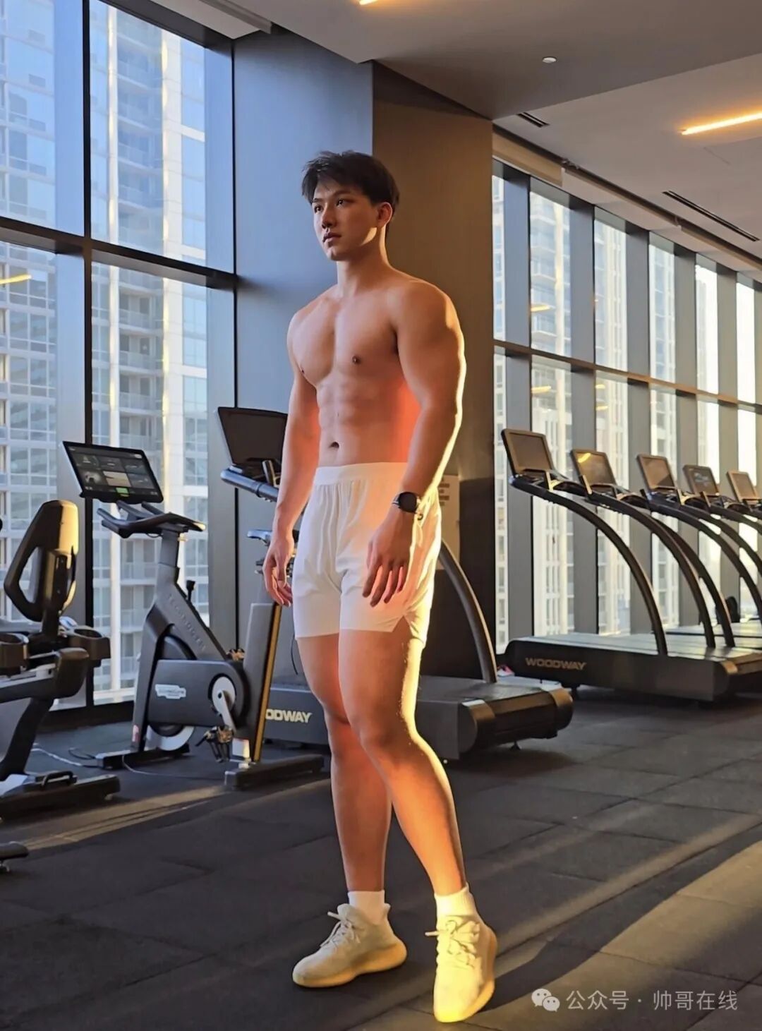 190CM长腿肌肉健身帅哥，这长相太对味了!