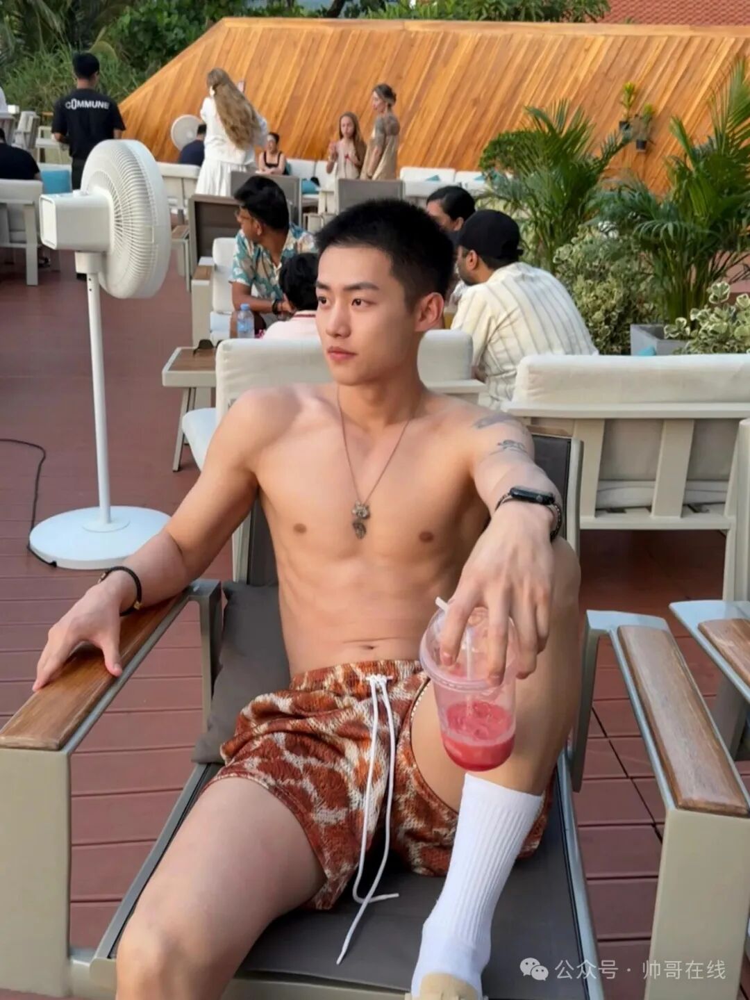 奶帅薄肌寸头帅哥，这是你喜欢的少年吗？