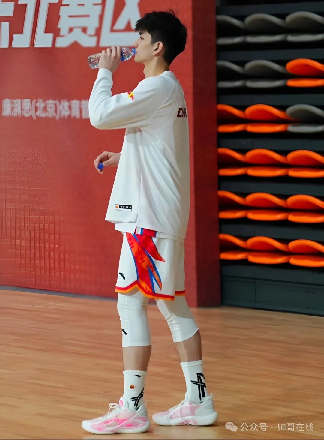 爆火出圈的吉大16号篮球体育生，帅的没边了！