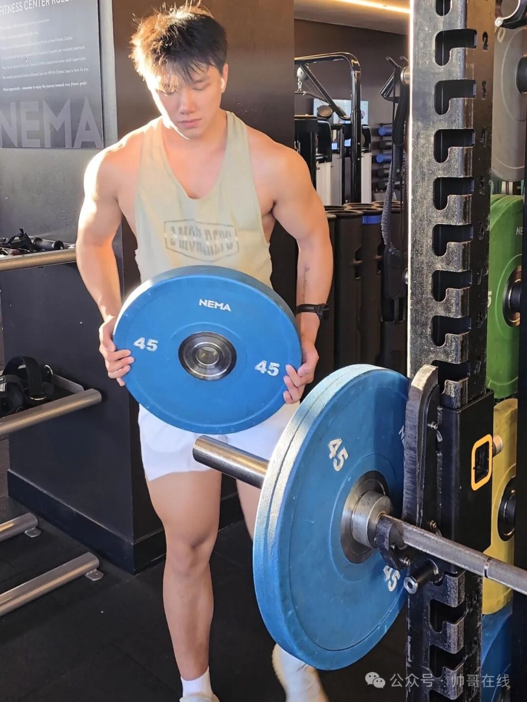 190CM长腿肌肉健身帅哥，这长相太对味了!