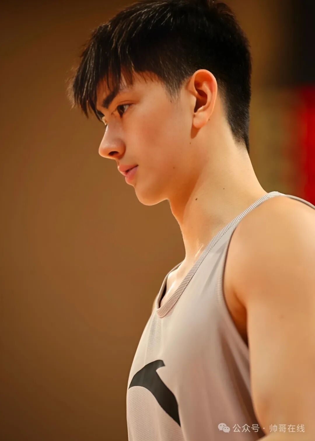 爆火出圈的吉大16号篮球体育生，帅的没边了！