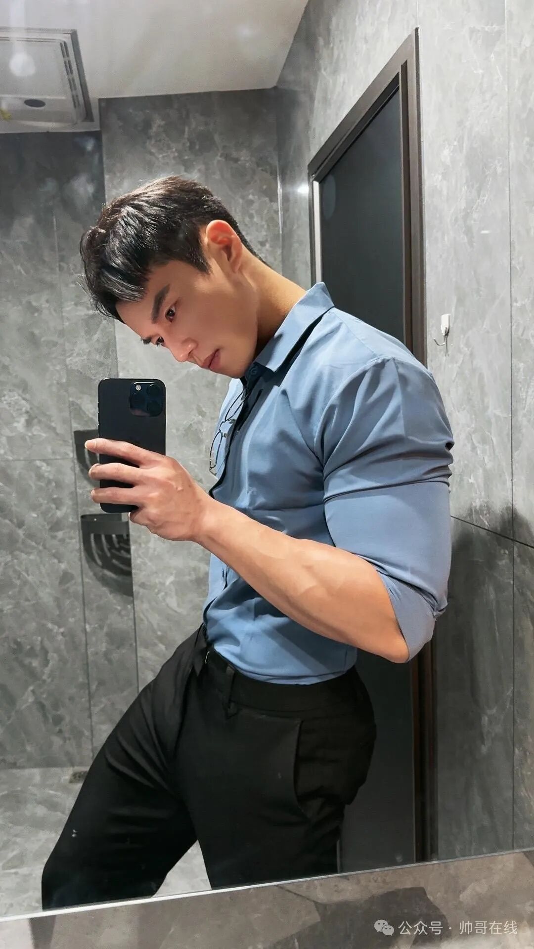 185cm黑皮腹肌小哥私房写真肌肉翘p身材堪比体育生