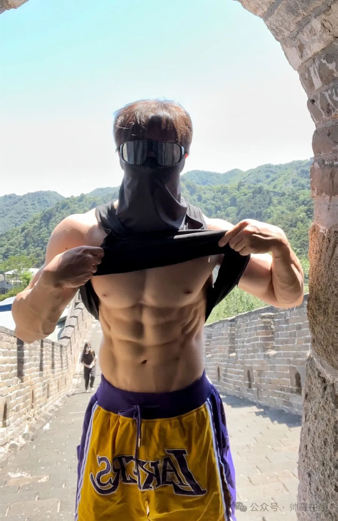 紧身骑行服白皮肌肉健身帅哥，这宽肩窄腰也太绝了！