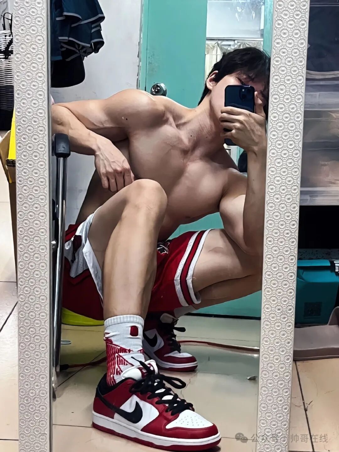 紧身骑行服白皮肌肉健身帅哥，这宽肩窄腰也太绝了！