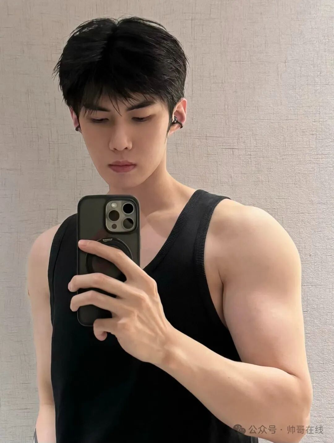 脸长的很爽的187CM野生模特帅哥！