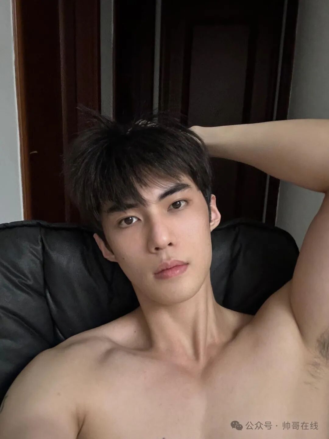 脸长的很爽的187CM野生模特帅哥！