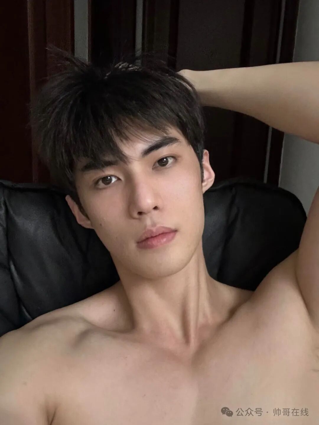 脸长的很爽的187CM野生模特帅哥！