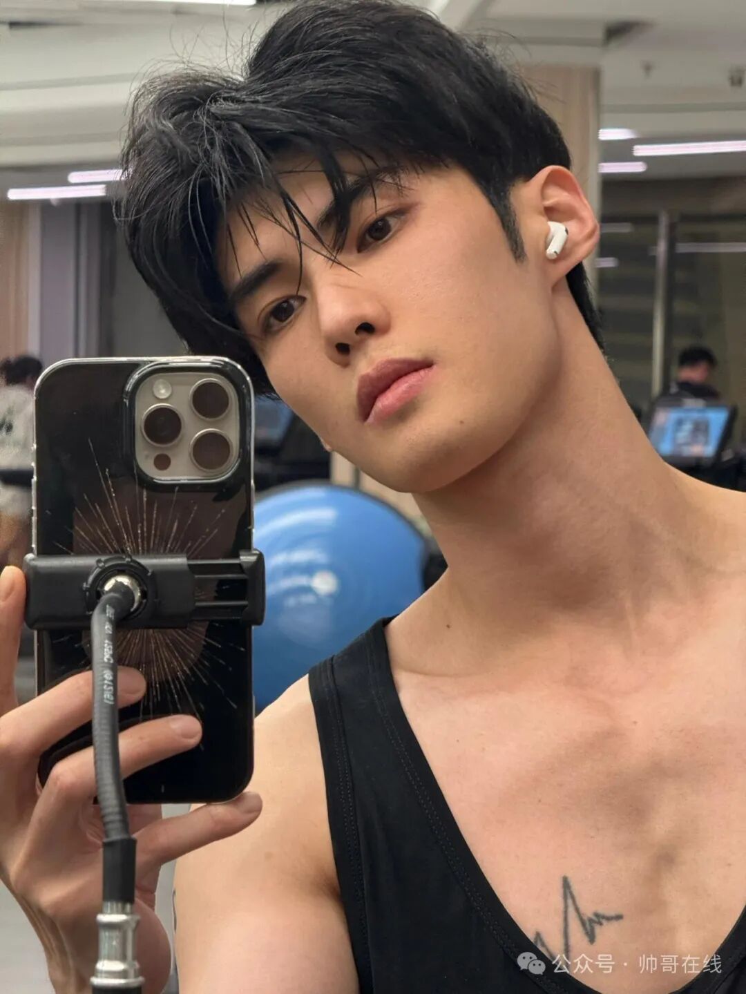 脸长的很爽的187CM野生模特帅哥！