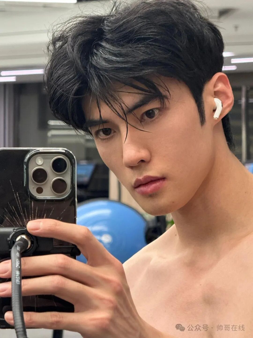 脸长的很爽的187CM野生模特帅哥！