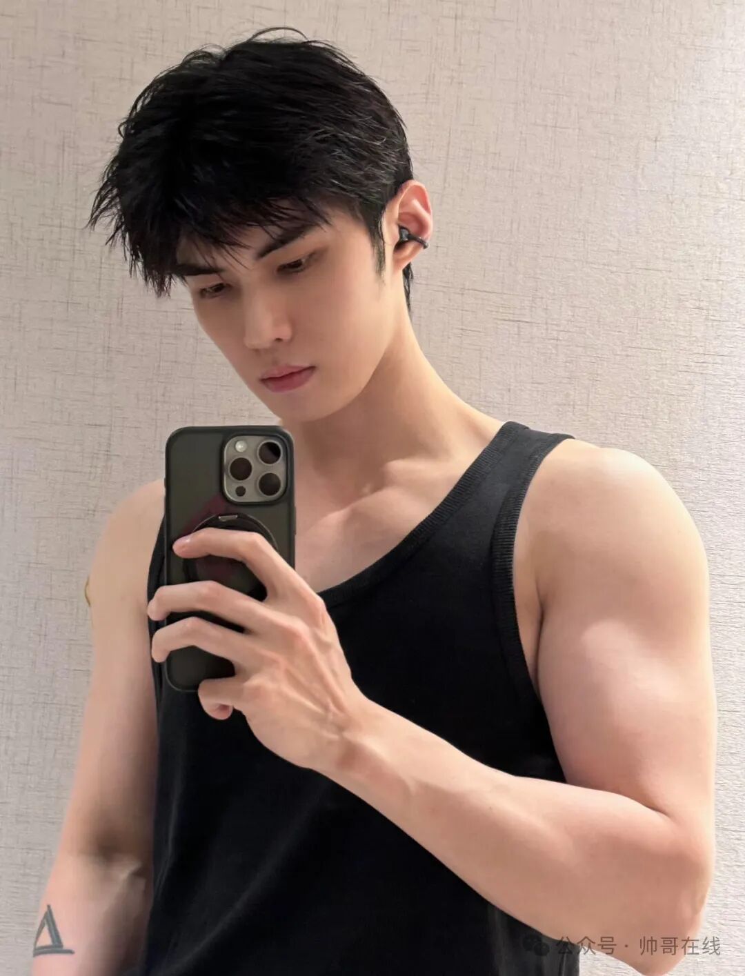 脸长的很爽的187CM野生模特帅哥！