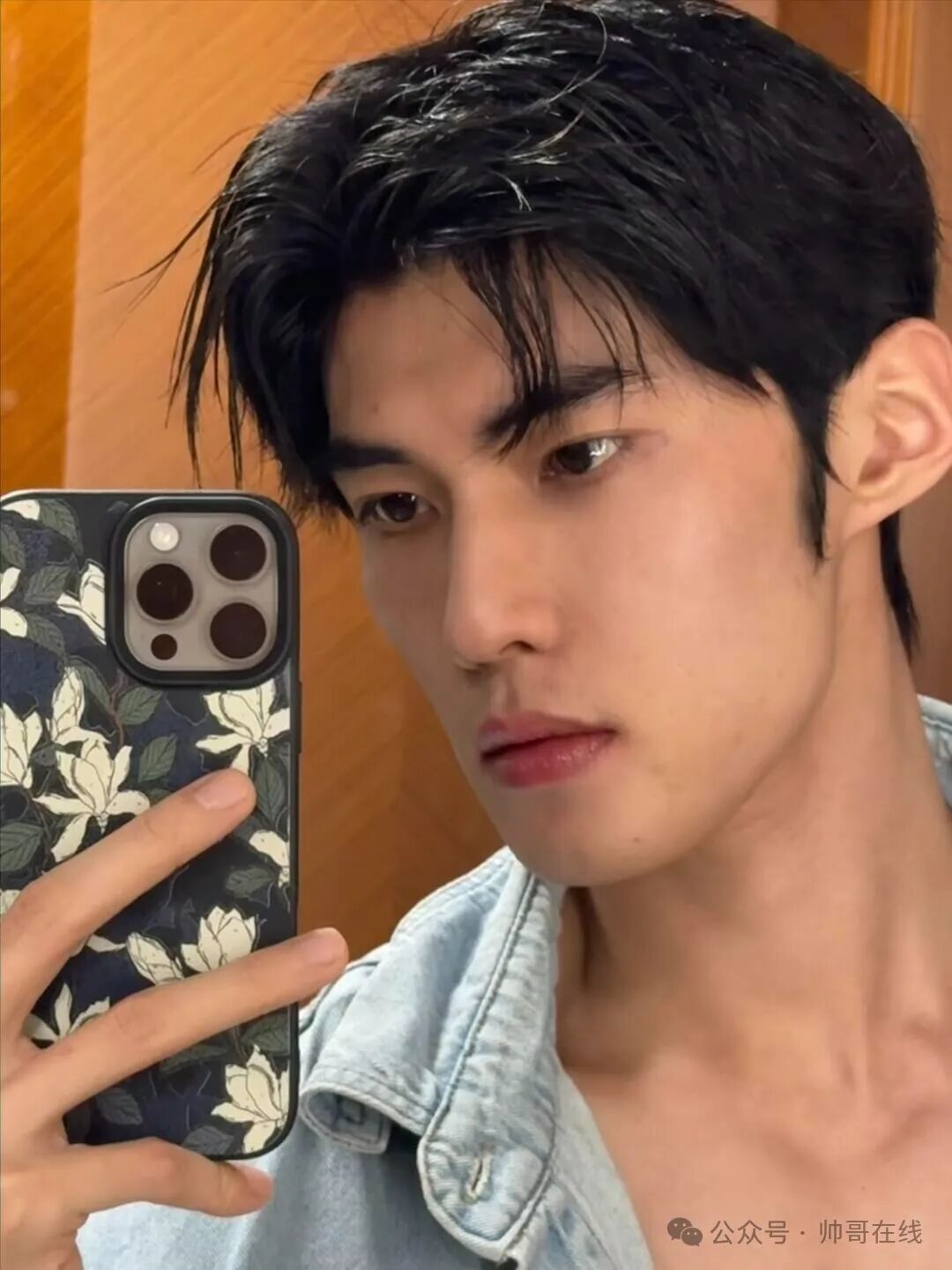 脸长的很爽的187CM野生模特帅哥！