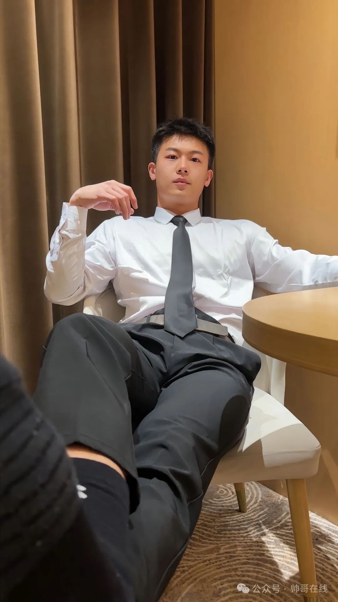 刘姥姥约见185cm退役兵哥寸头肌肉小哥比体育生还好看