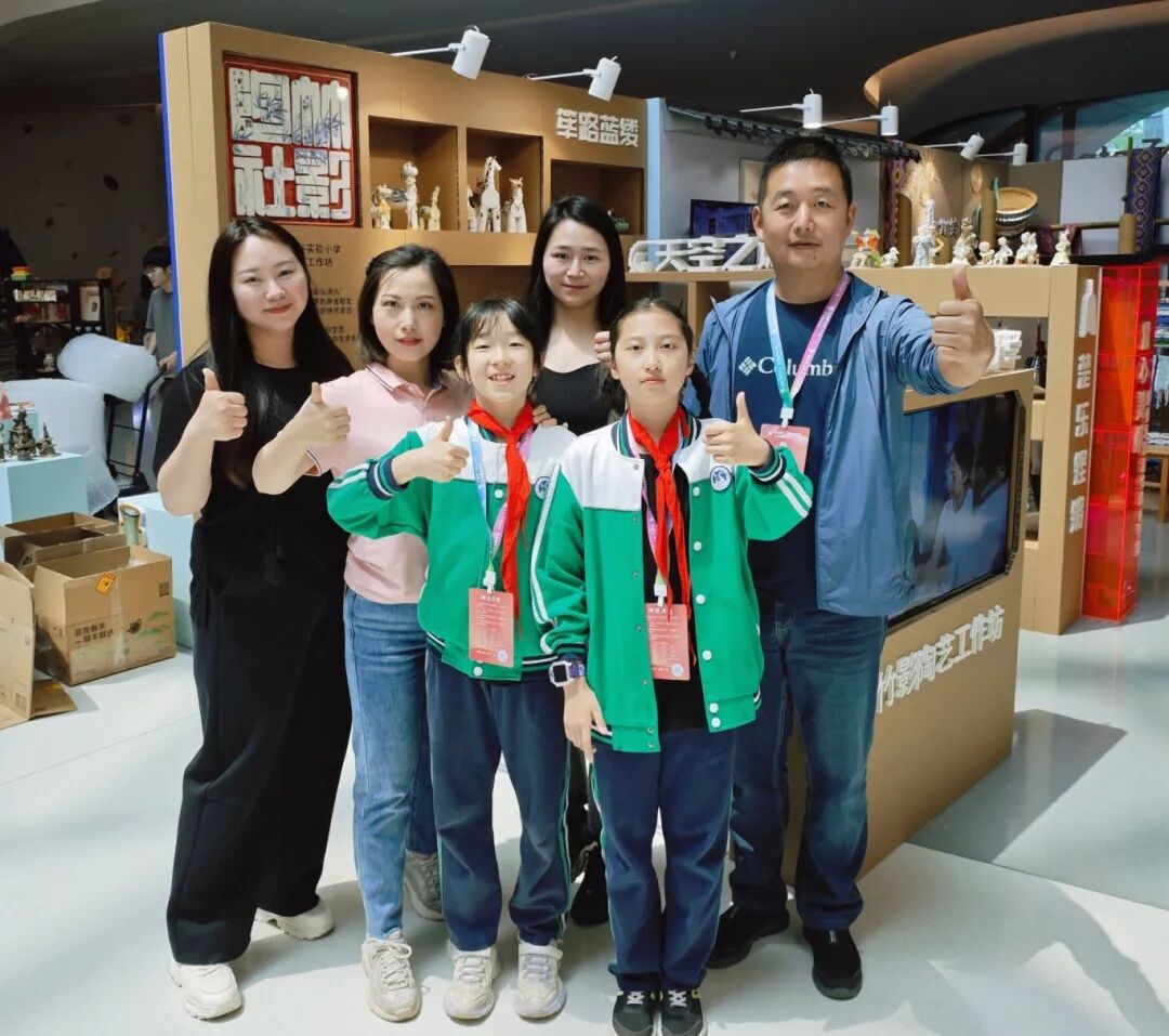 光谷实验小学 竹影陶社 团队成员：邱志刚 张镱群 舒念 梁欣.jpg