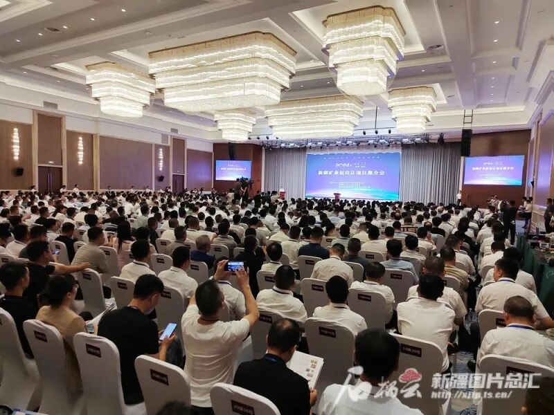 新疆工信厅党组书记赵曦峰：构建新疆特色现代化产业体系(图2)