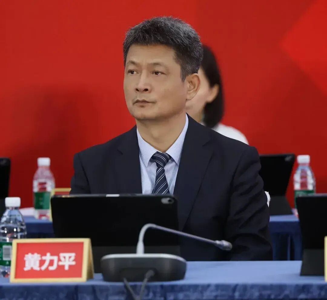 深铁原董事黄力平接棒成为万科集团董事长